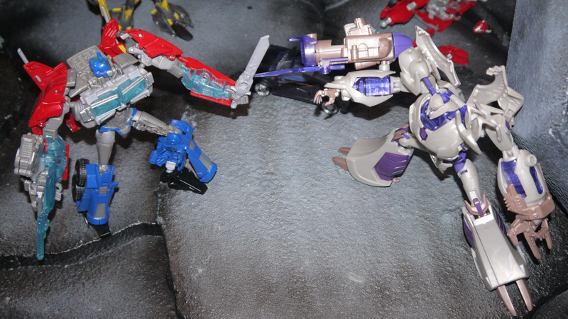 Illustration for article titled Don't Like Grimlock? Here are All the Transformers Hasbro Brought to San Diego